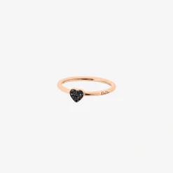 Alternative view of Anello cuore in oro rosa con diamanti black