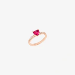 Anello cuore in oro rosa con rubino sintetico e diamanti